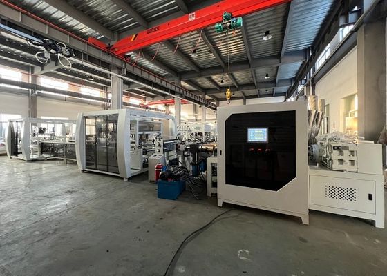 W pełni automatyczna maszyna próżniowa do blistrowania, która może wytwarzać produkty bezpośrednio z granulatu surowca